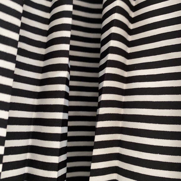 Pleated skirt - Picture 2 of 3